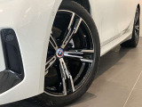 BMW純正アロイホイールはモデルやパッケージに合わせてデザインされています。洗練されたデザインで、足元の個性を引き立てます。