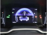 とっても見やすいメーターです。夜間時はラグジュアリーな気分にさせてくれる照明が魅力ですので、夜のドライブも楽しみになりますよ♪