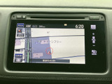 目的地までスムーズに導航。わかりやすい地図表示で、初めての場所でも安心です。渋滞情報も確認でき、効率的なルートを選択できます。