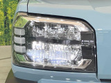 【LEDヘッドライト】悪天候や夜間走行時も良好な視界を確保し安心して運転できる高輝度LEDヘッドライトを装備!点灯速度が早く、消費電力も抑えられています。