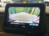 【バックカメラ】駐車時に後方がリアルタイム映像で確認できます。大型商業施設や立体駐車場での駐車時や、夜間のバック時に大活躍!運転スキルに関わらず、今や必須となった装備のひとつです!