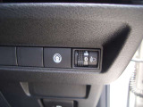 運転席右側に各種スイッチが集約されています!!