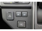 【シートヒーター】 シートの座面などヒーターで暖めてくれる。寒い冬には快適な機能