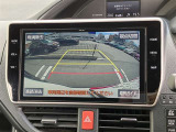 バックガイドモニターで、後方を確認しながら安心して駐車することができます。運転初心者も熟練者も必須の機能ですよ!