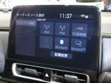 ナビゲーションは純正10.5インチメモリーナビを装着しております。AM、FM、Bluetoothがご使用いただけます。初めて訪れた場所でも安心ですね!