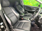 運転席まわりには十分なスペースがあり、大柄な方でもゆったり運転していただける環境です。