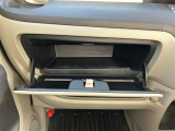 【グローブボックス】大容量のグローブボックスです!!車検証ケース他、日頃使う小物類の収納スペースもたくさんあります!