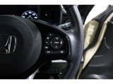 Hondaセンシングの機能のひとつ、アダプティブクルーズコントロール付!アクセルから足を離しても設定したスピードと前車との車間を保ち走行してくれます!車線維持もアシスト☆高速道路で疲労軽減ですね☆
