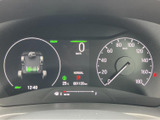 視認性の高いメーター類が、運転に必要な情報を的確に伝えます。運転状況を一目で把握でき、安全運転に貢献します。