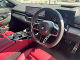 ☆センターパネルを運転席側に僅かに傾けたBMW独特のインパネ☆【駆け抜ける歓び】はここからもスタートしております☆