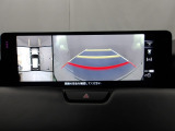 狭い場所での駐車やすれ違いなどでより的確な運転操作に役立つ360&deg;ビューモニターが装備されています。