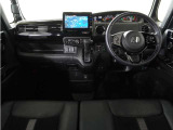 ◆インテリアパネル◆視界広々で非常に運転しやすくロングドライブでも疲れを感じさせないすっきりとまとまったインパネ周りです。