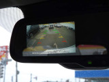 【アラウンドビューモニター】上から見下ろすような視点でスムース駐車をサポートしてくれるアラウンドビューモニター(^v^)ルームミラーに映し出されます。