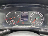 シンプルなアナログメーターが見やすく、運転がより一層楽しくなります。