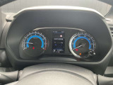 視認性の高いメーターで運転情報を的確に把握できます