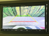 【バックカメラ】駐車時に後方がリアルタイム映像で確認できます。大型商業施設や立体駐車場での駐車時や、夜間のバック時に大活躍!運転スキルに関わらず、今や必須となった装備のひとつです!