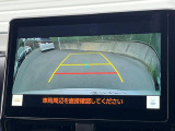 【バックカメラ】駐車時に後方がリアルタイム映像で確認できます。大型商業施設や立体駐車場での駐車時や、夜間のバック時に大活躍!運転スキルに関わらず、今や必須となった装備のひとつです!