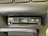 ハンドルの右下にETCがついています。高速道路の料金所の通過も楽々です!。 カードの取り出しもしやすい場所についています。