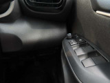 電動格納式ミラーです。ボタン一つで開閉できるのですれ違い時や駐車時に便利です!