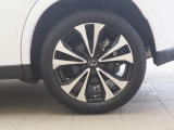 車もおしゃれは足元からですね ♪ アルミホイールでバッチリ決まってます!