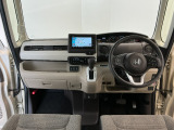 【前方視界】開放的な前方視界!運転がしやすく疲れにくいです♪窓が大きく、見通しがとっても良いおクルマですよ♪