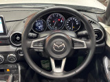 【純正革巻きステアリング】上質な革を使用することで、手にしっかり馴染みとても運転しやすいハンドルです♪