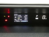 各操作スイッチは使いやすい位置に配置され、とっても見やすいメーターです。夜間時はラグジュアリーな気分にさせてくれる照明が魅力ですので、夜のドライブも楽しみになりますよ♪