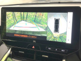 【パノラミックビューモニター】専用のカメラにより、上から見下ろしたような視点で360度クルマの周囲を確認することができます☆死角部分も確認しやすく、狭い場所での切り返しや駐車もスムーズに行えます。