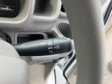 暗くなると自動的にヘッドライトが点灯する便利な【オートライトシステム】