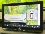 【パノラミックビューモニター】専用のカメラにより、上から見下ろしたような視点で360度クルマの周囲を確認することができます☆死角部分も確認しやすく、狭い場所での切り返しや駐車もスムーズに行えます。