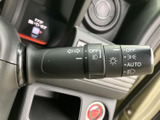 操作しやすいウインカーレバーで、安全な車線変更をサポートします。確実な操作感で、周囲への意思表示をスムーズに行えます。