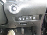 各種機能のボタンがあります。もちろん運転席からの操作も可能。スマートに使いこなしてください。