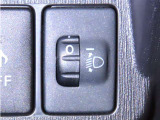ヘッドランプの光軸調整ダイヤルを装備しております。