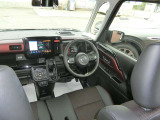 視界や操作まわりを確認しやすい運転席です。