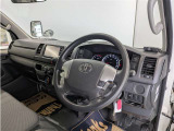 見通しのよいすっきりとした視界で、誰でも運転しやすいです。運転のしやすさは疲れにくさにも繋がりますよ♪