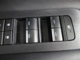 もちろん全席パワーウインドー付。運転席から操作できて便利です。