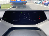 洗練されたデザインのメーターが、運転に集中できる快適な空間を創出します。重要な情報を容易に確認でき、安全運転を支援します。