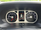 視認性の高いメーター類で、運転に必要な情報をしっかり確認できます。運転に集中できる、シンプルなデザインです。