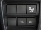 運転席には体格に合わせて最適なドライビングポジションをメモリーする機能があります。