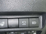 オートマチックハイビームとは、先行車や対向車のライトを認識し、ハイビームとロービームを自動で切り替える機能です。夜道の視界を確保します。詳細は販売店スタッフまでおたずねください。