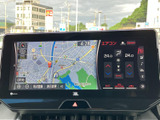 見やすい地図表示で、目的地までのルートをスムーズに検索。渋滞情報も確認できるので、効率的な移動をサポートします。運転の負担を軽減してくれるでしょう。