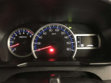とっても見やすいメーターです。夜間時はラグジュアリーな気分にさせてくれる照明が魅力ですので、夜のドライブも楽しみになりますよ♪