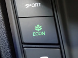 エンジン、エアコンなどを制御し低燃費な『ECONモード』に、また走りを楽しみたいとき、空調など快適性を重視したいときにはスイッチOFFで通常モードに切り替えができます!