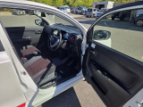 スポーティな雰囲気の車内です!