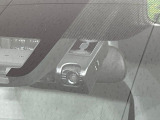 【ドライブレコーダー】ドライブレコーダー装備!走行中はもちろん、あおり運転や事故に遭遇した際、映像で記録し、万一のリスクに備えます。※記録用SDカードはお客様ご自身でご準備いただく必要があります。