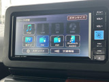 多彩なソースに対応し、車内でのエンターテイメントを充実。お好みの音楽やラジオを楽しみながら、快適なドライブをサポートします。