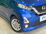 【LEDヘッドライト】悪天候や夜間走行時も良好な視界を確保し安心して運転できる高輝度LEDヘッドライトを装備!点灯速度が早く、消費電力も抑えられています。