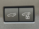 【パワーバックドア】スマートキーや運転席のボタンを押すだけでリアゲートが自動で開閉します!荷物を持っている時や、高い位置にあるバックドアを閉める際に便利な機能です♪