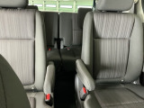 車外に出なくても運転席から3列目シートまで移動が可能です。子育てや荷物が多いときなど利便性が高いです