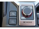 Xモード搭載。路面状況に応じてモードを選択するだけで、4輪の駆動力やブレーキなどを適切にコントロール。悪路からのスムーズな脱出をアシストします。